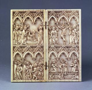 Diptych, 2 registers, 3 arches across (frise d'arcatures) (Front)