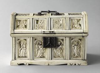 Box with pitched lid (boîte) (Body, front)