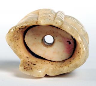Rosary bead, 2 faces (chapelet) (Bottom)
