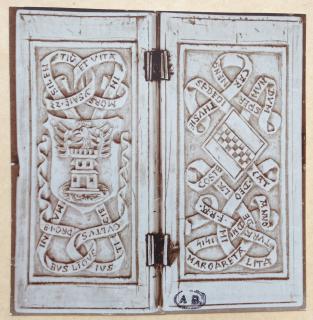 Diptych, 1 register, 1 arch across (colonnettes; plaquettes) (Back)