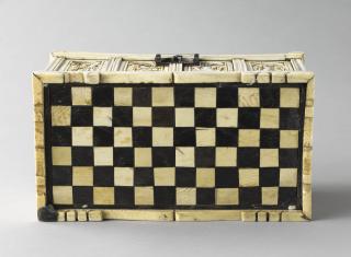 Box with pitched lid (boîte) (Bottom)