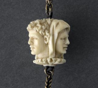 Complete rosary of 58 beads, 4 faces (chapelet) (Detail)