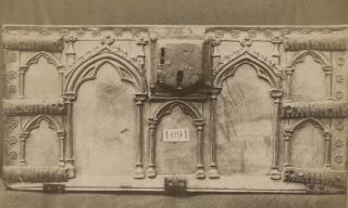 Casket with arches and rosettes (coffret; décor d'arcatures; décor de roses; colonnettes) (Front)