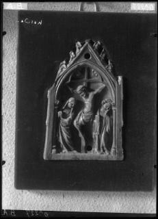 Gabled panel (possibly a pax), 1 register, 1 arch across (baiser de paix) (Front)