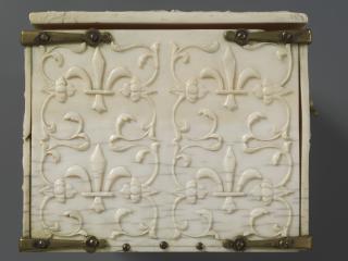 Casket (coffret) (End, left)