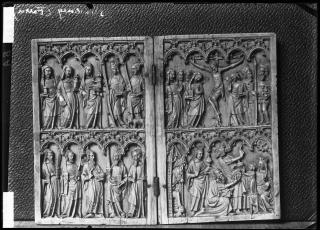 Diptych, 2 registers, 5 arches across (frise d'arcatures) (Front)