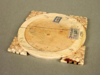 Mirror case, frame of 4 lobes (valve de miroir; quatre-feuilles; quatrefoil) (Back)