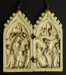 Gabled diptych, 1 register, 1 arch across (Front)