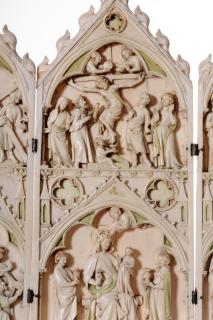 Gabled triptych, 2 registers, 1 arch across, bands of rosettes (colonnettes; décor de roses) (Front, detail)