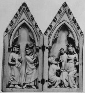 Gabled diptych, 1 register, 1 arch across (Front)