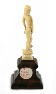 Statuette (Side)