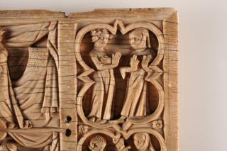 Lid (fragment of a casket), 2 registers, with quatrefoils (quatre-feuilles; coffret) (Front, detail)