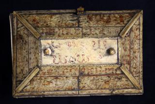 Painted casket with pitched lid (coffret) (Lid)