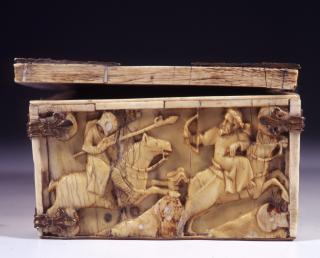Casket with arches and bands of rosettes (coffret; décor de roses; frise d'arcatures; colonnettes) (End, right)