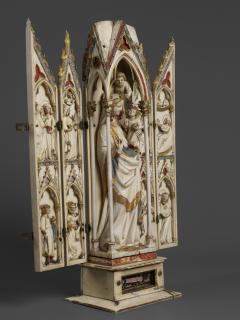 Gabled polyptych, bands of rosettes (tabernacle; colonnettes; frise d'arcatures; décor de roses) (Side)