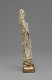 Statuette (Side, right)