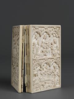 Set of writing tablets, 4 inner writing tablets and 2 outer covers, 2 registers, 3 arches across (tablettes à écrire; frise d'arcatures; plaquettes) (Spine, back)