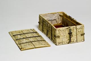 Casket, with quatrefoils (coffret; quatre-feuilles); also known as the Gort Casket (End, left)