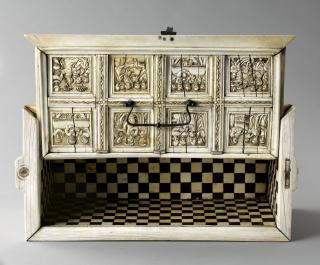 Casket, ogee arches (coffret; box; boite) (Lid, interior)