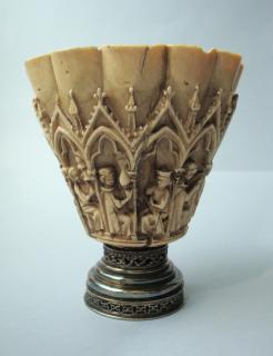 Chalice (calice), 8 arches (frise d'arcatures; colonnettes) (Front)