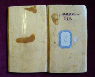 Diptych, 2 registers, 4 arches across (colonnettes; frise d'arcatures) (Back)