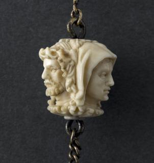 Complete rosary of 58 beads, 4 faces (chapelet) (Detail)