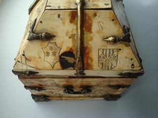 Casket with pitched lid (coffret); known as 'Arqueta de los Reyes' (Kings' Casket) (End, left)