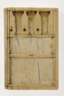Panel (fragment of a painter's box?), 1 register, 3 arches across (plaquette; frise d'arcatures; boîte) (Back)