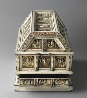 Box with pitched lid