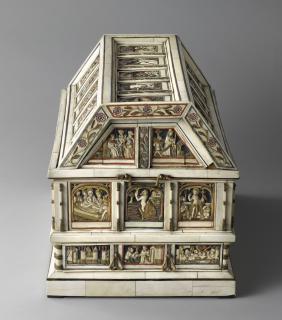 Box with pitched lid