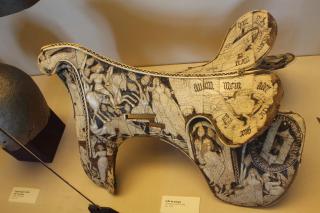 Saddle (selle) (Side, left)