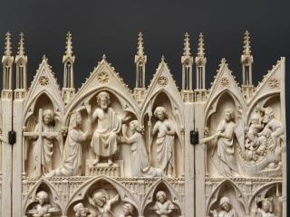 Triptych with gables, 3 registers, with arches across (frise d'arcatures; colonnettes) (Front, detail)