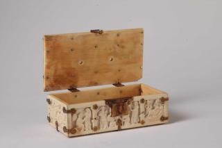 Casket (coffret) (Front, open)