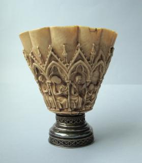 Chalice (calice), 8 arches (frise d'arcatures; colonnettes) (Front)