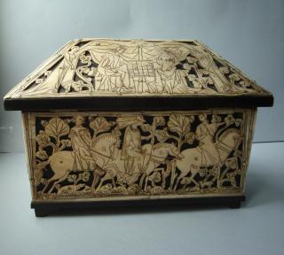 Casket with pitched lid (coffret) (Back)
