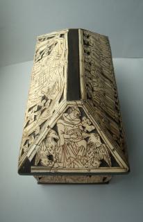 Casket with pitched lid (coffret) (Lid, right)