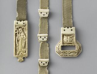 Belt with ivory buckle, pendant and stops (ceinture)