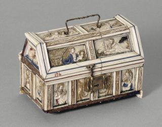 Box with pitched lid (boîte) (Front)