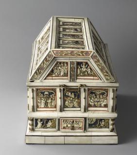 Box with pitched lid
