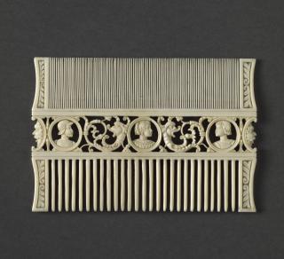 Openwork comb (peigne double ajouré) (Side 1)