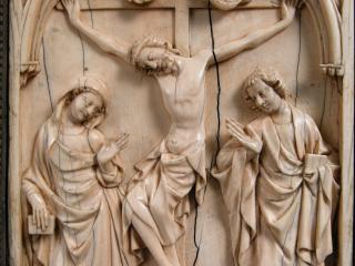 Wing, right (fragment of a diptych), 1 register, 1 arch across (plaquette), reused as part of the binding of a book (Detail)