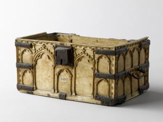 Casket with arches and rosettes (coffret; décor d'arcatures; décor de roses; colonnettes) (Front)