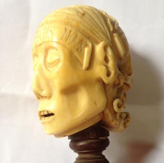 Rosary bead, 2 faces (chapelet) (Side)