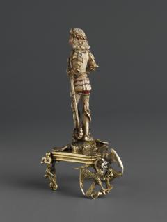 Statuette (Side)