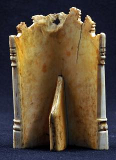Pax, 1 ogee arch across (baiser de paix) (Back)