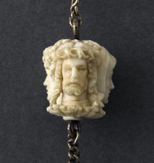 Complete rosary of 58 beads, 4 faces (chapelet) (Detail)