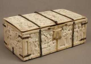 Casket, with quatrefoils (coffret; quatre-feuilles) (Front)