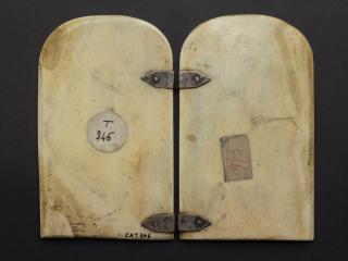 Rounded-top diptych, 1 register, 1 arch across (Back)
