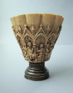 Chalice (calice), 8 arches (frise d'arcatures; colonnettes) (Front)