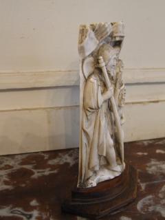 Relief (appliqué) (Side)